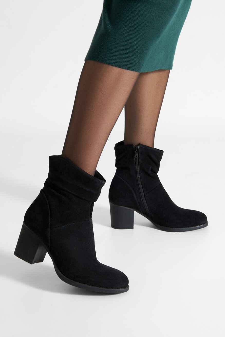 Botki skórzane na słupku