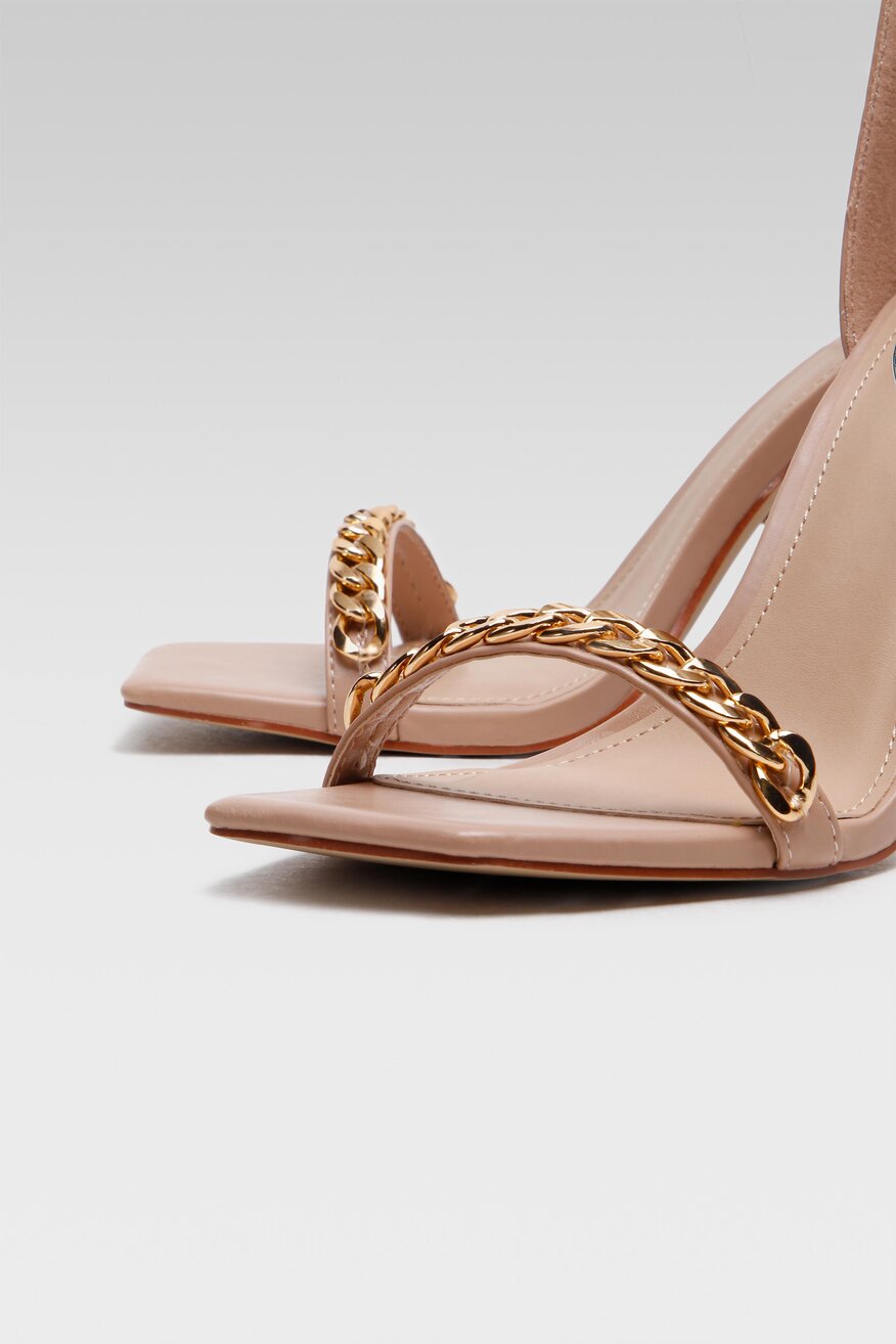 Sandały z aplikacją beżowe