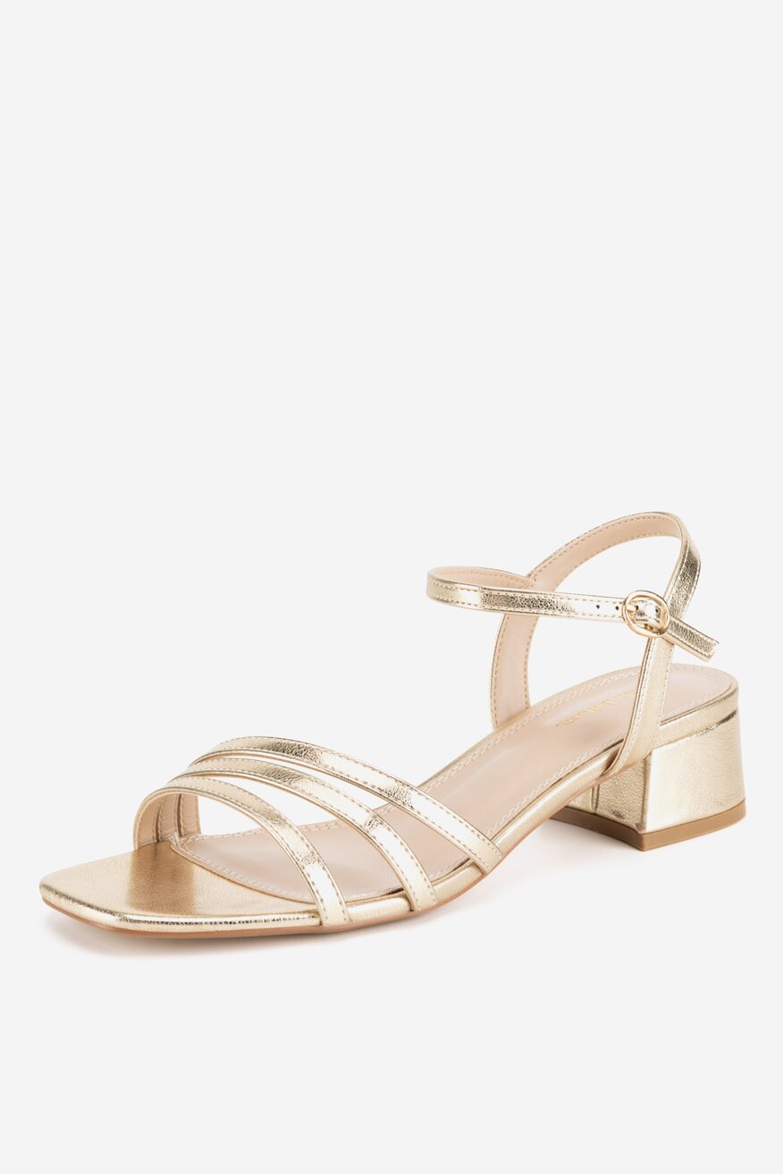 Sandały na obcasie