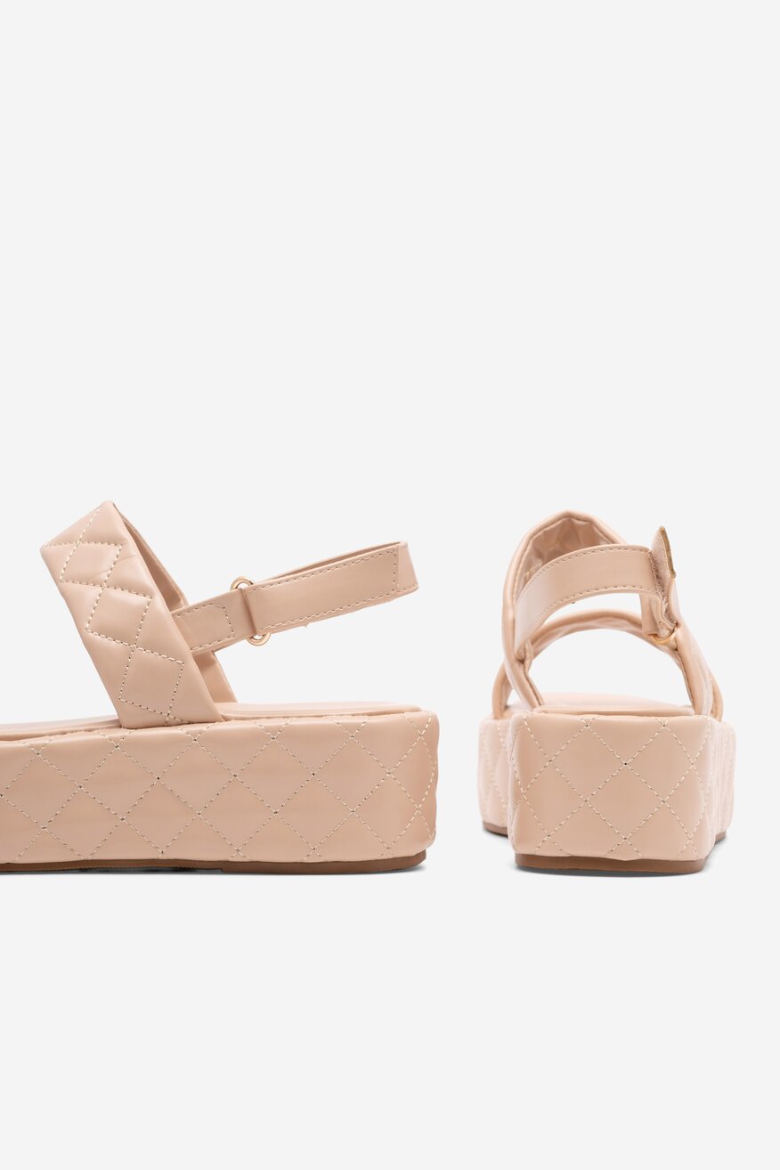 Sandały na platformie