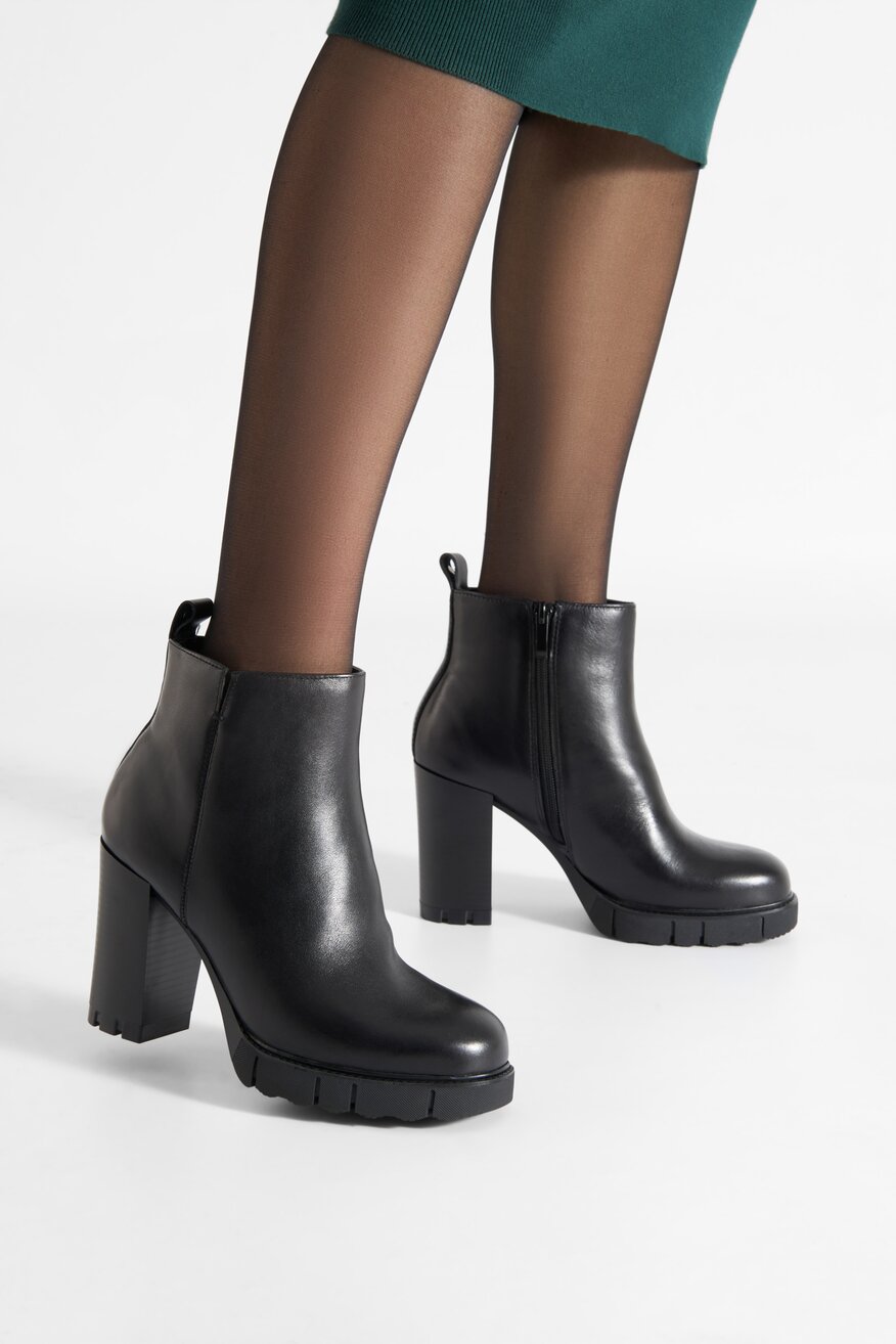 Botki skórzane na słupku
