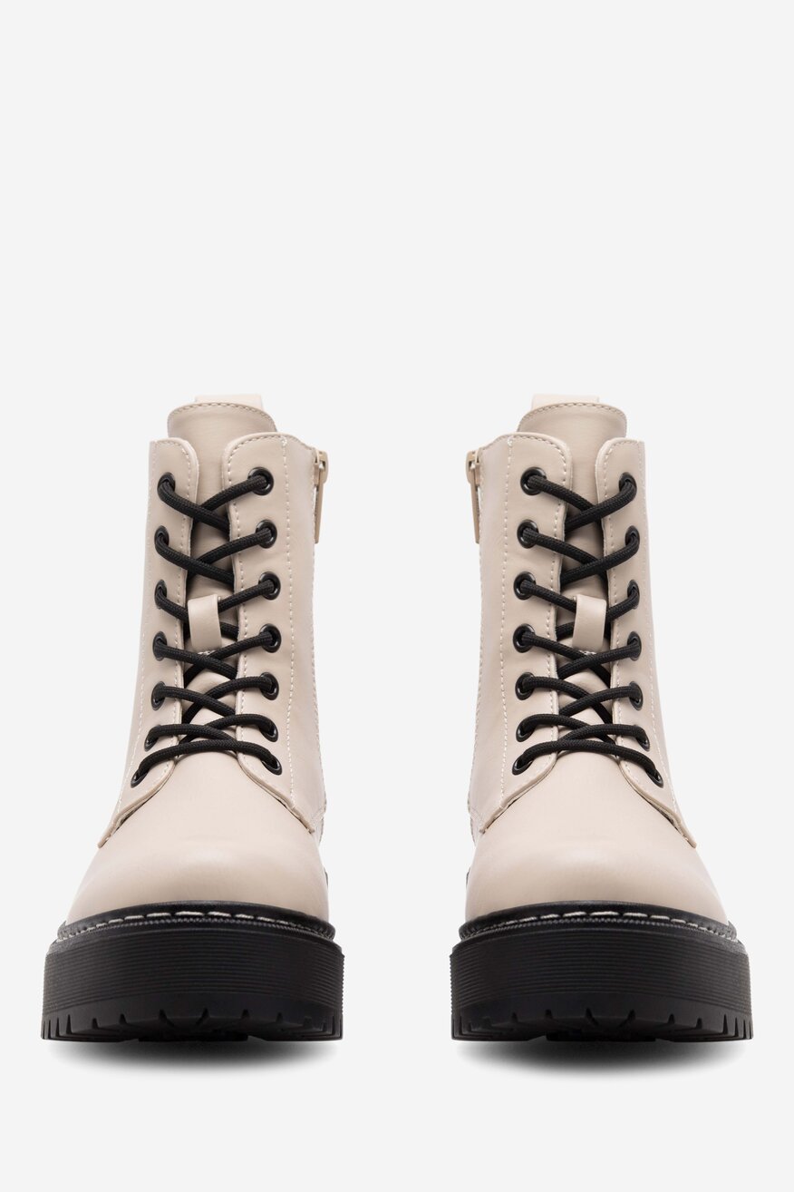 Trzewik na platformie