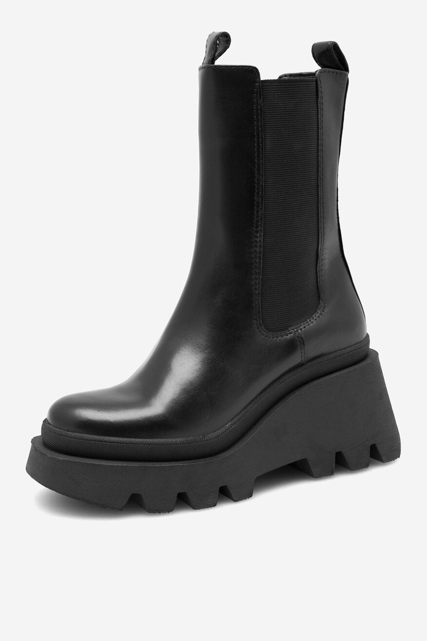 Botki skórzane na koturnie