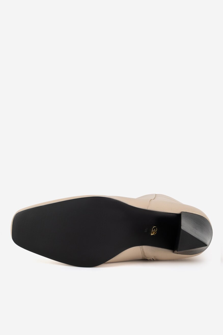 Botki skórzane na słupku