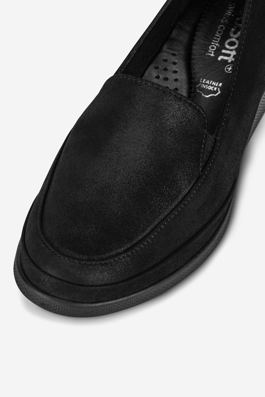 Czółenka na koturnie