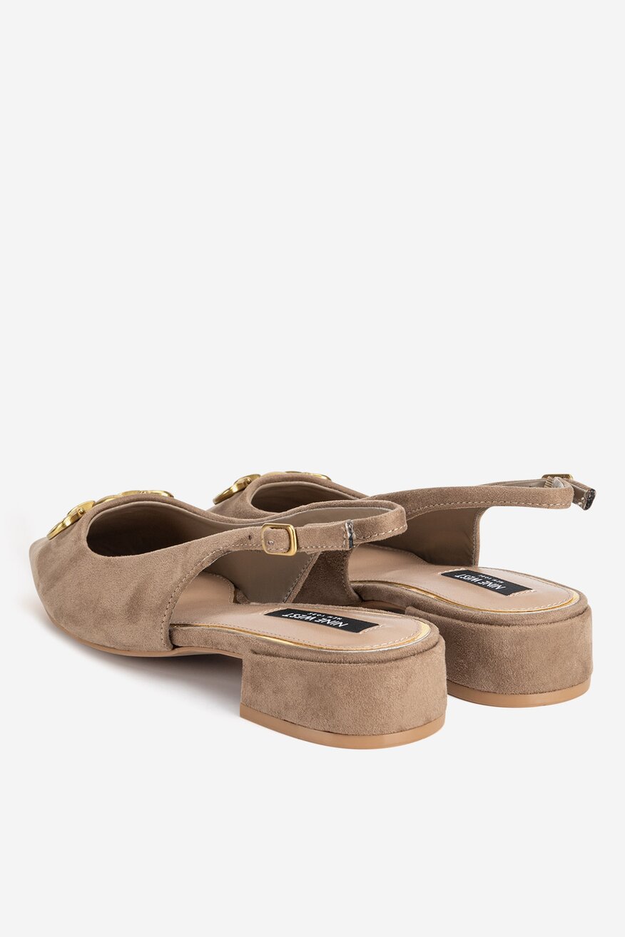 Baleriny z odkrytą piętą