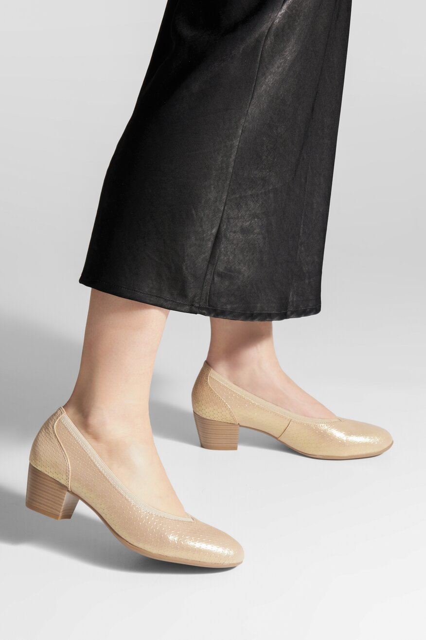 Czółenka skórzane na słupku