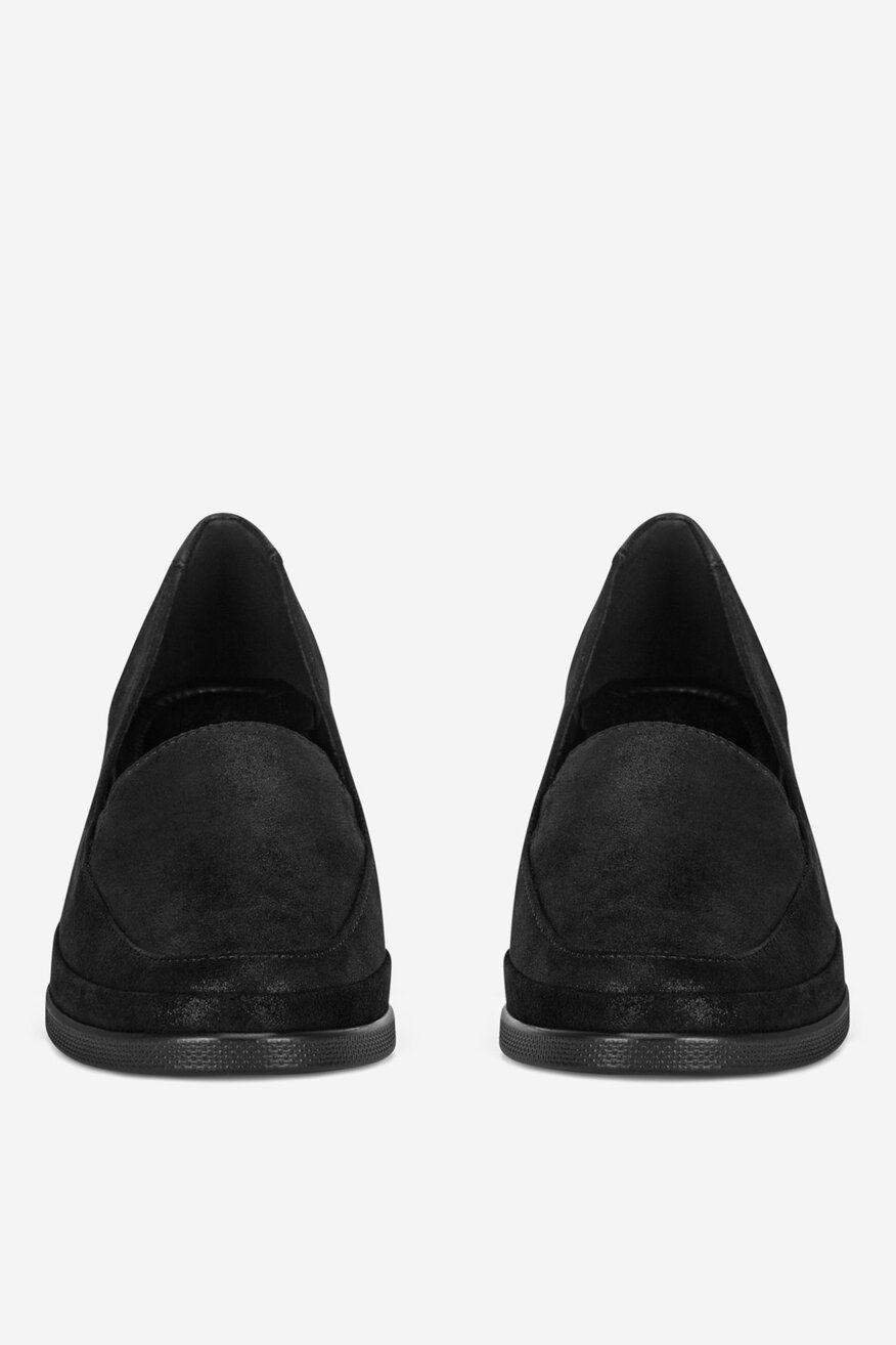 Czółenka na koturnie