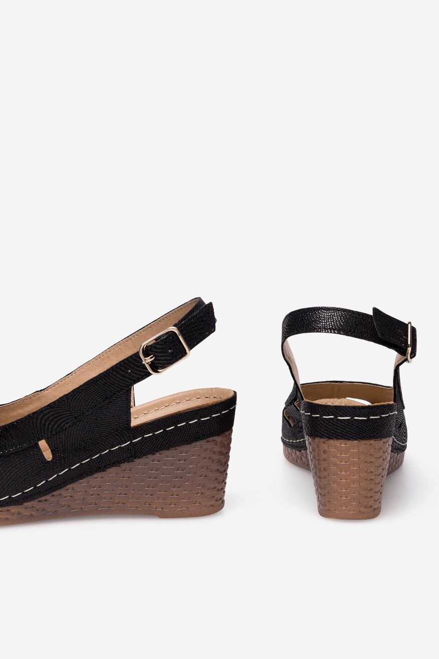 Sandały skórzane na koturnie