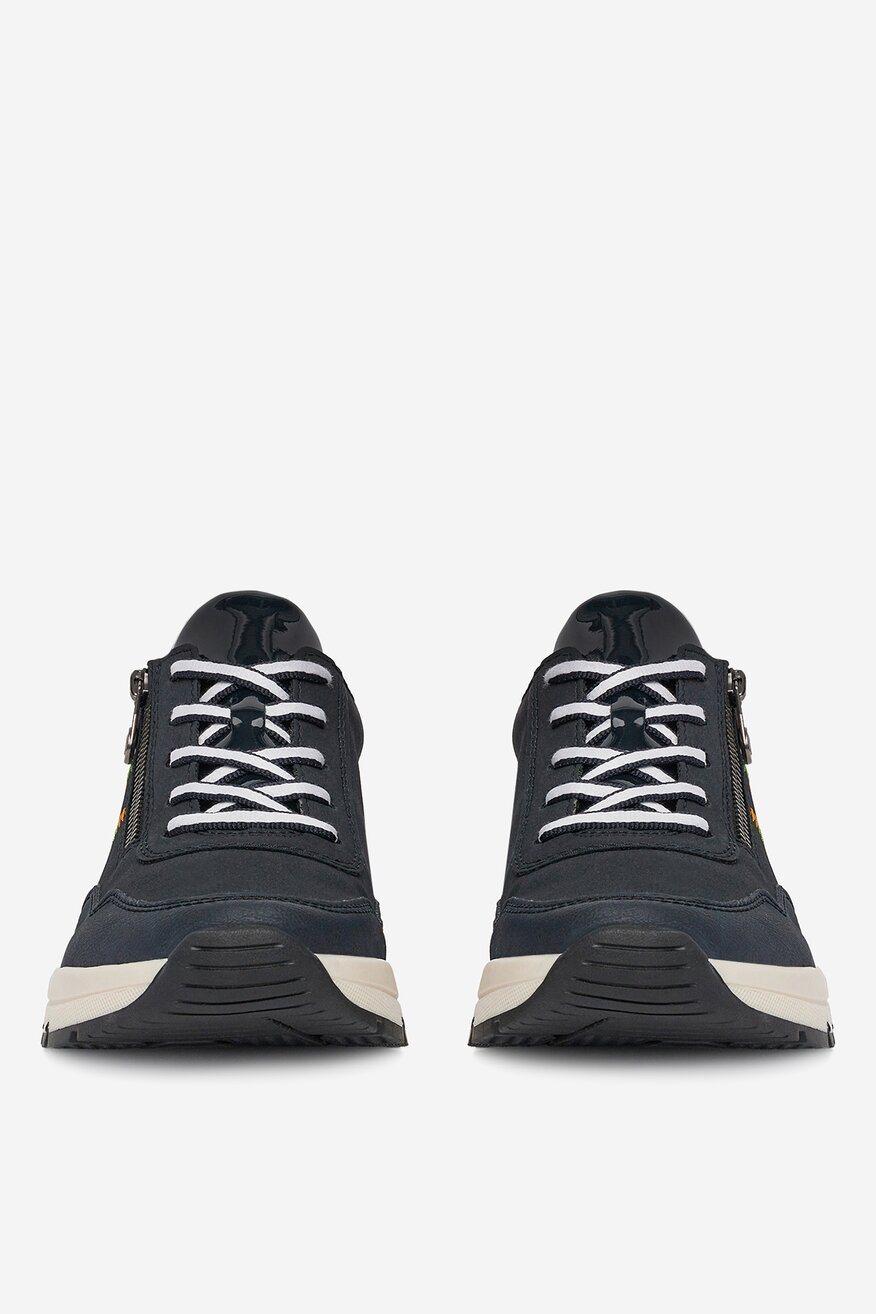 Sneakersy na koturnie