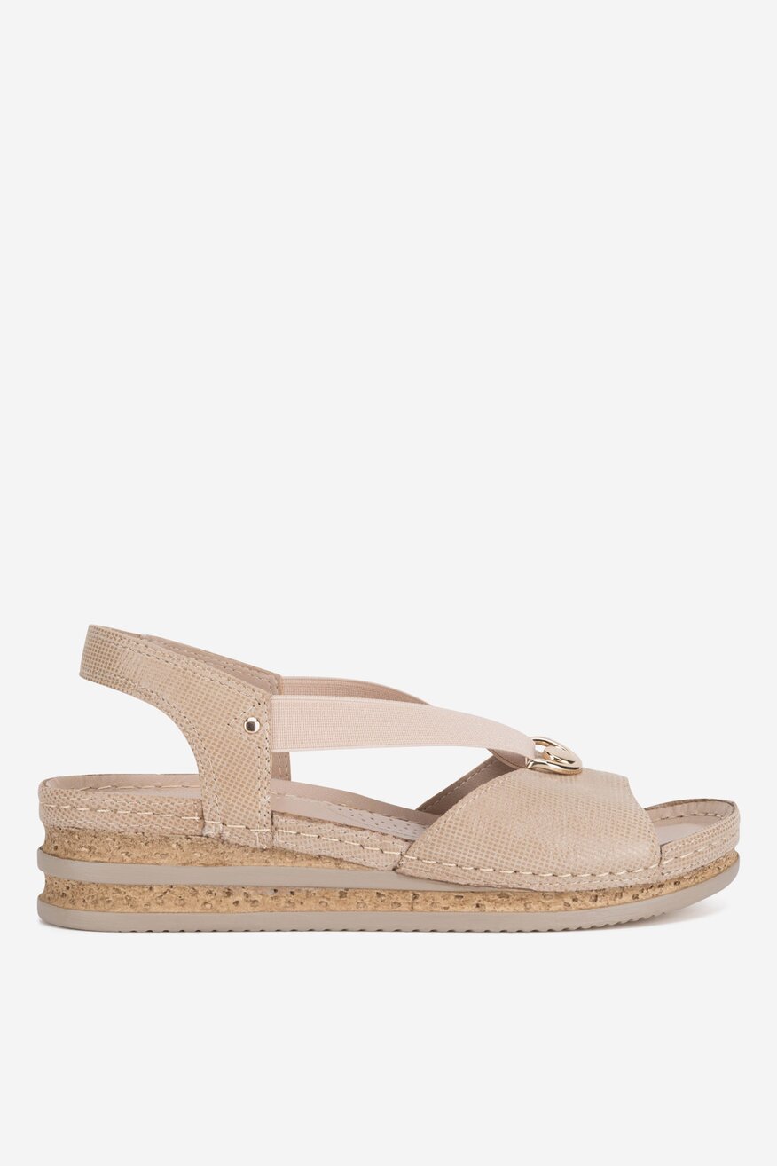 Sandały na koturnie