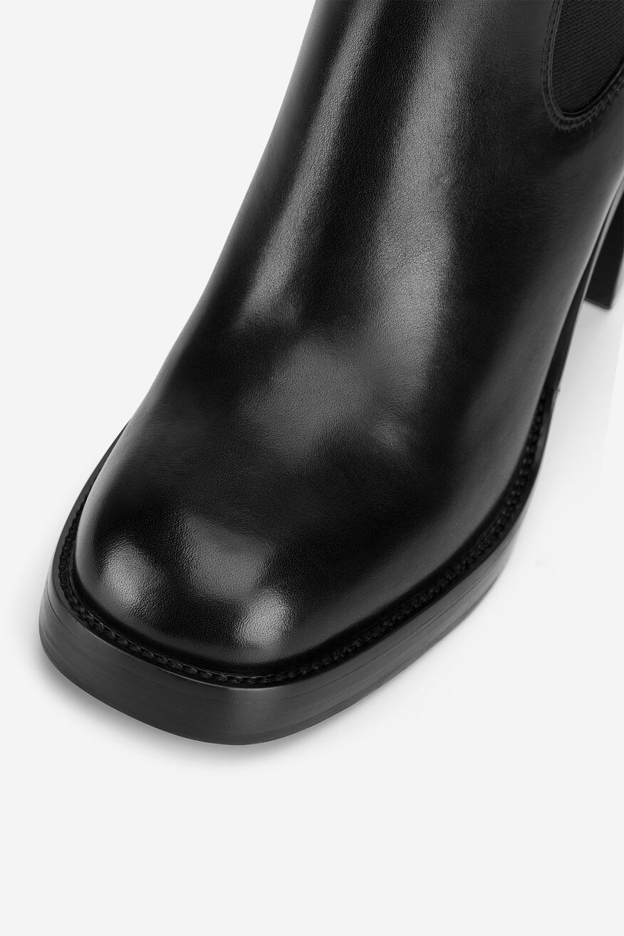 Botki skórzane na słupku