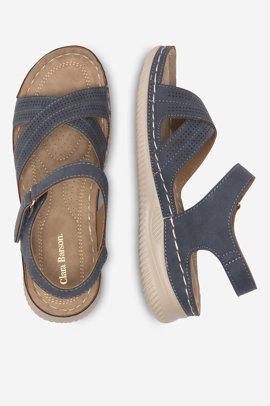 Sandały na koturnie