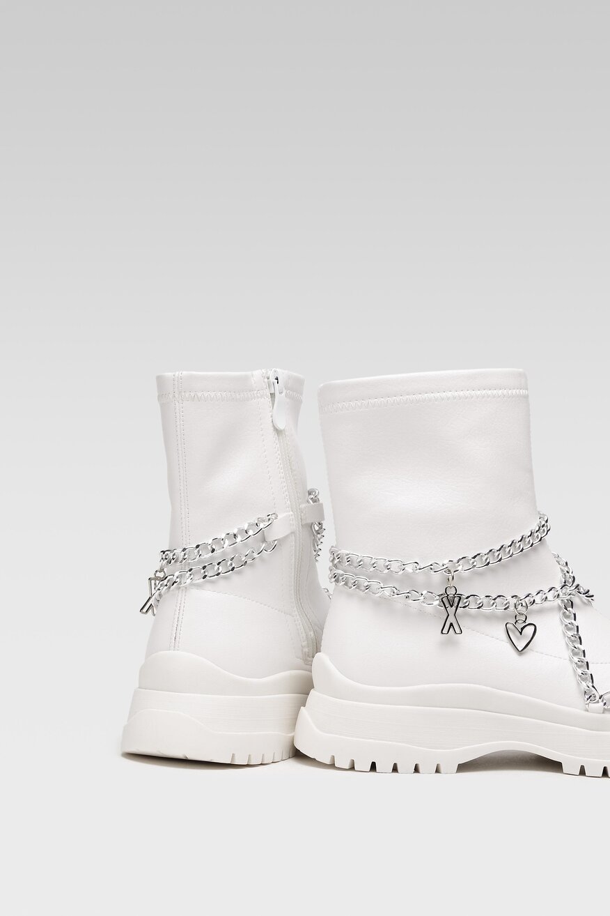 Botki na grubej podeszwie