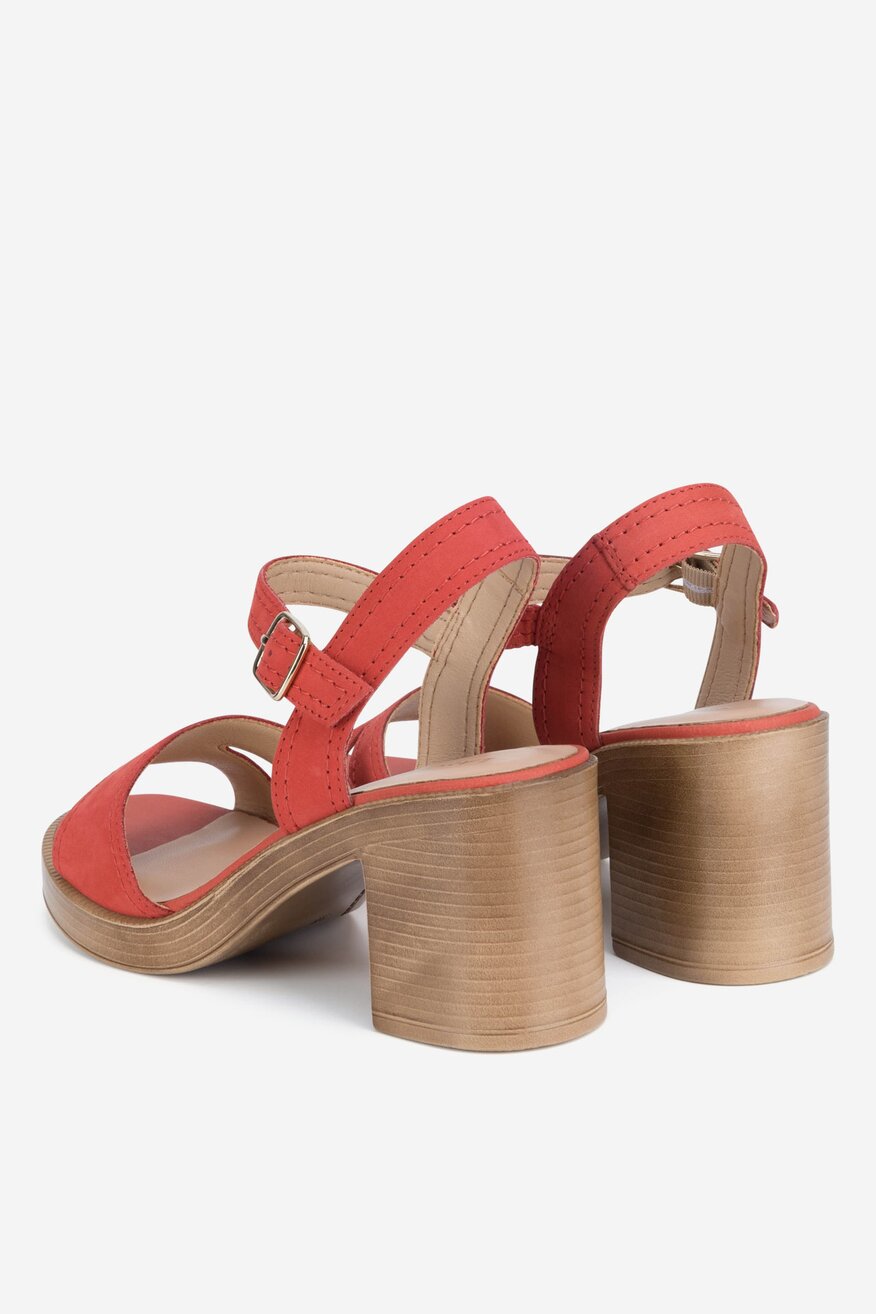 Sandały skórzane na słupku
