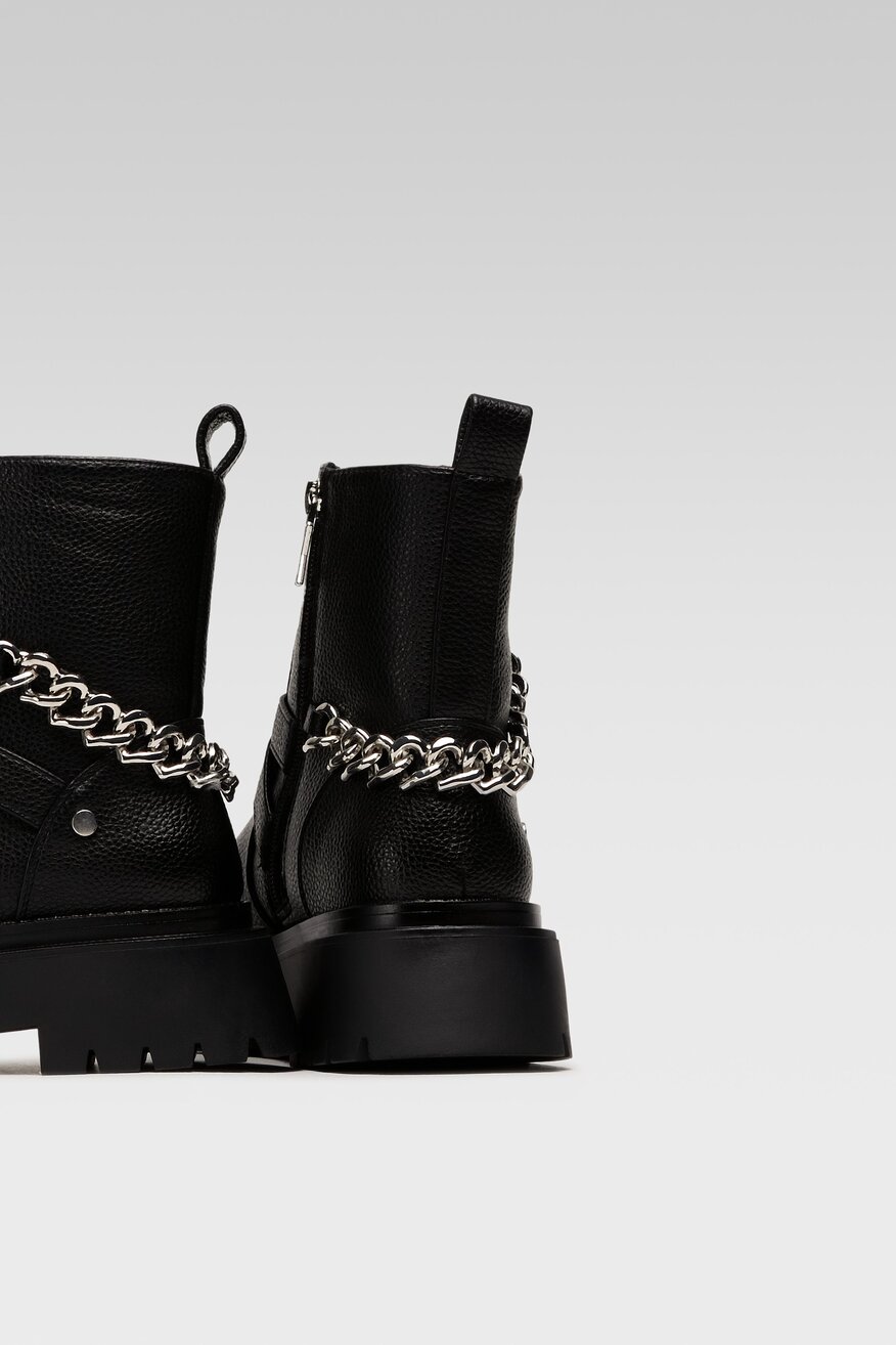 Botki na grubej podeszwie