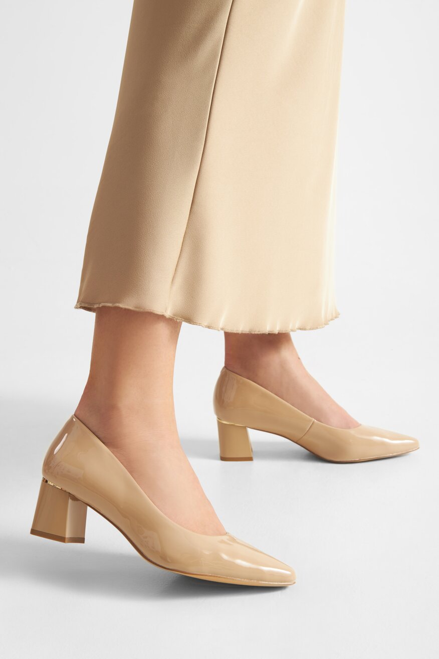 Czółenka skórzane