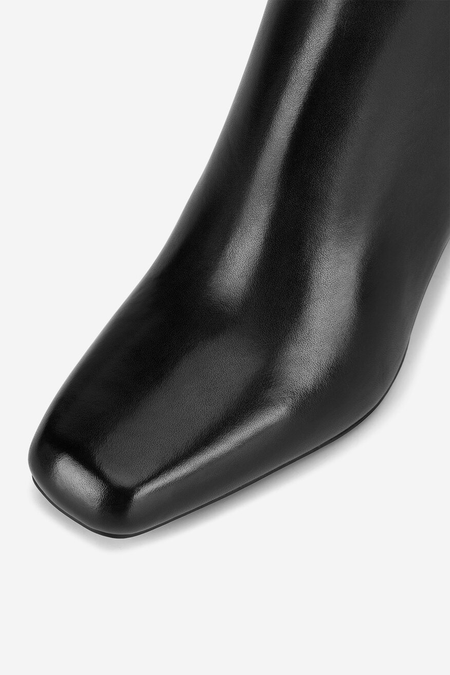 Botki skórzane na słupku