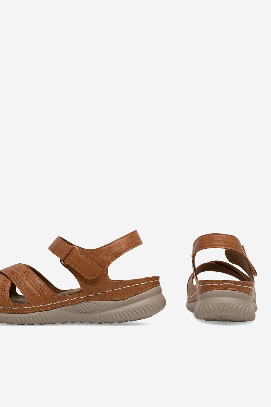 Sandały na koturnie