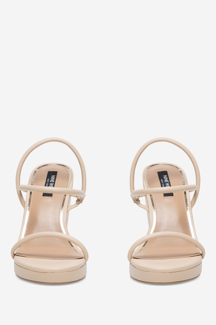 Sandały na koturnie