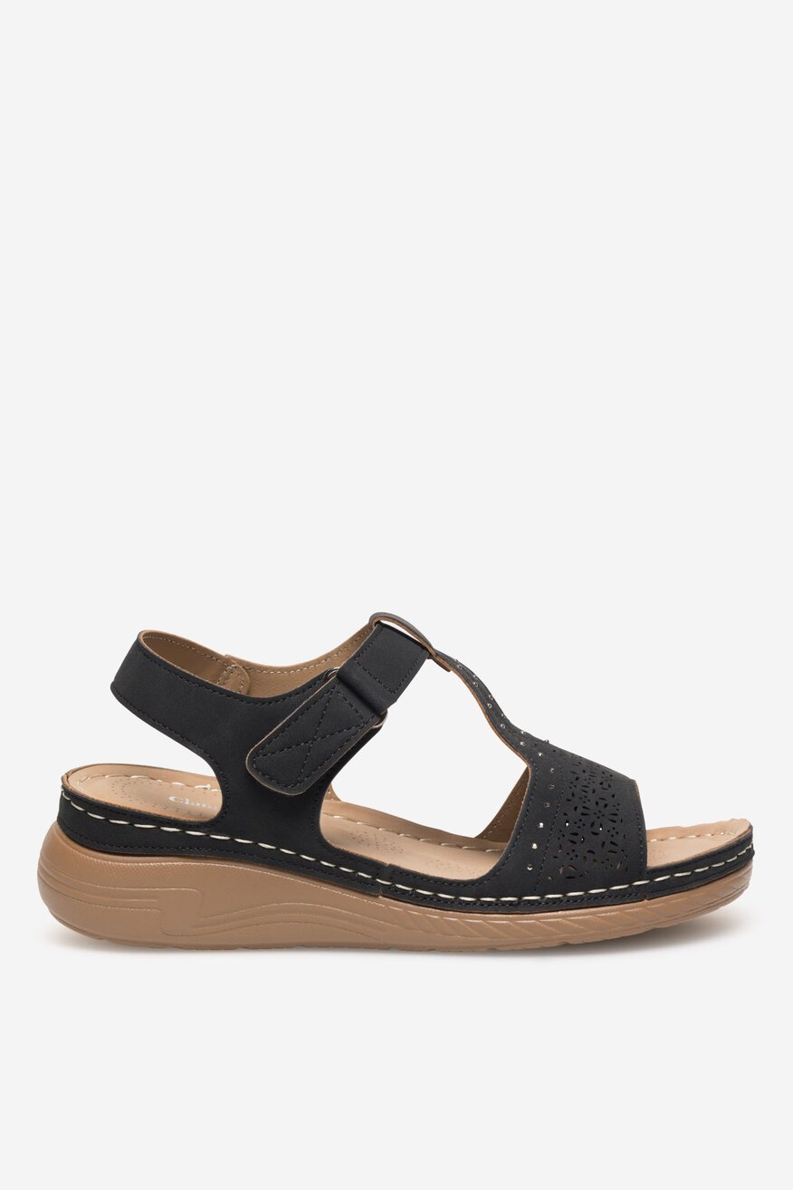 Sandały na koturnie