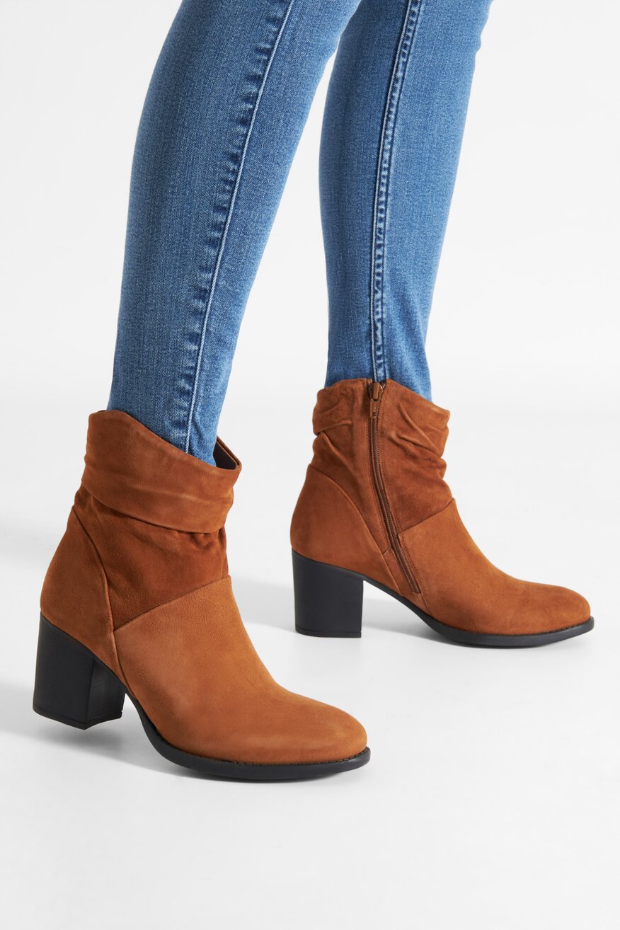 Botki skórzane na słupku