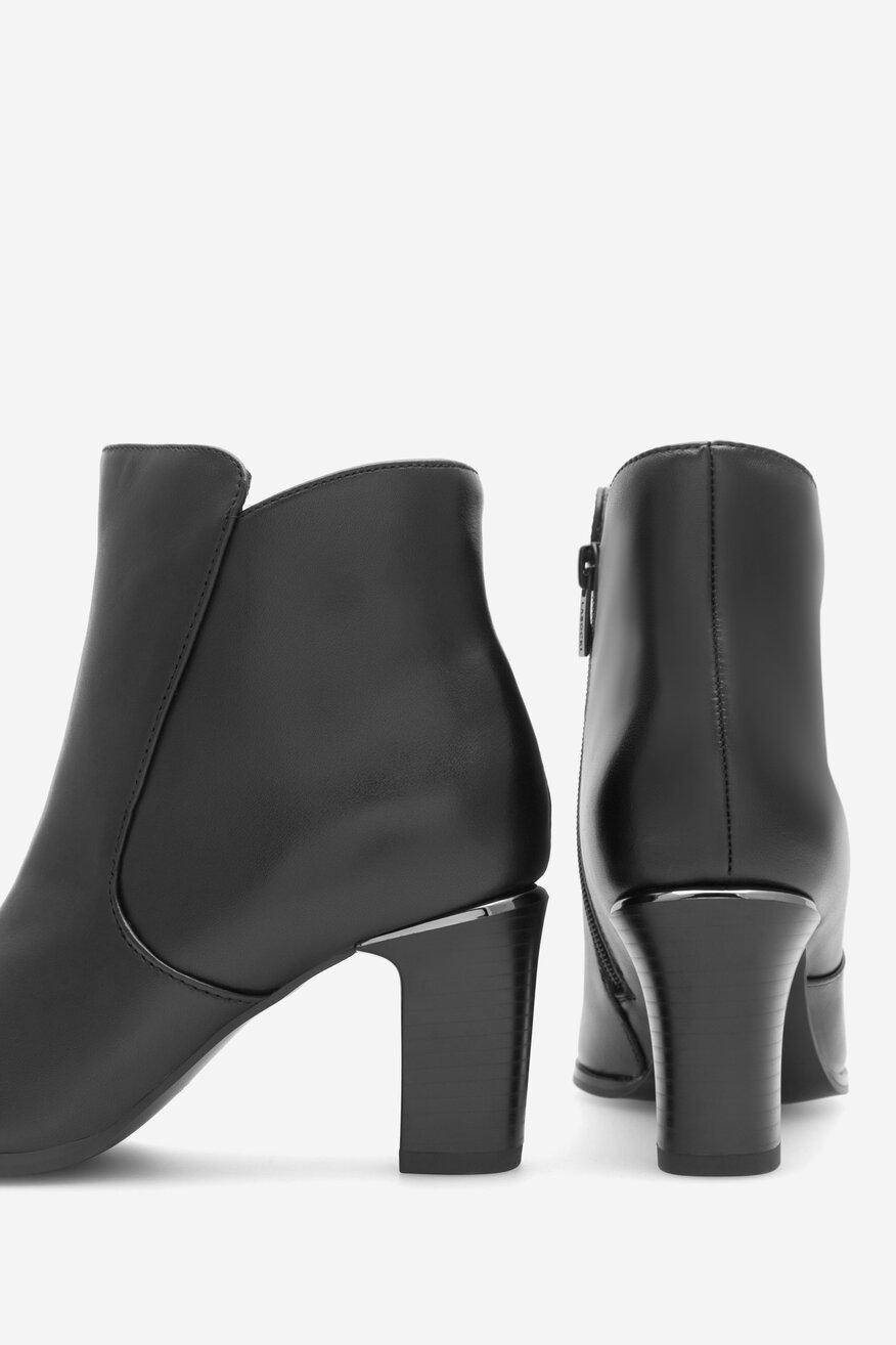 Botki skórzane na słupku