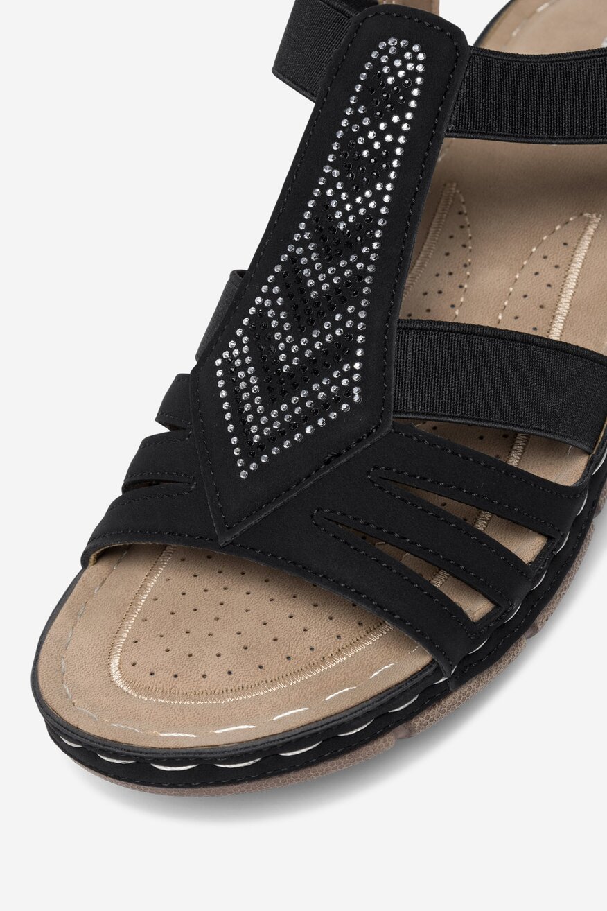 Sandały na koturnie