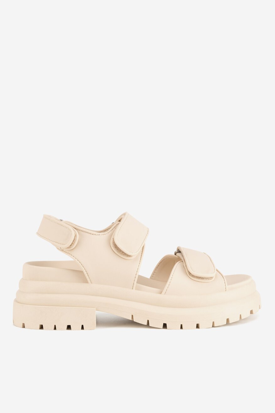 Sandały na grubej podeszwie