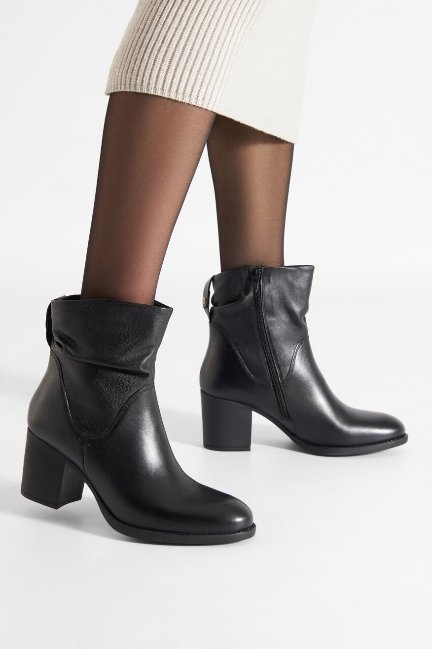 Botki skórzane na słupku