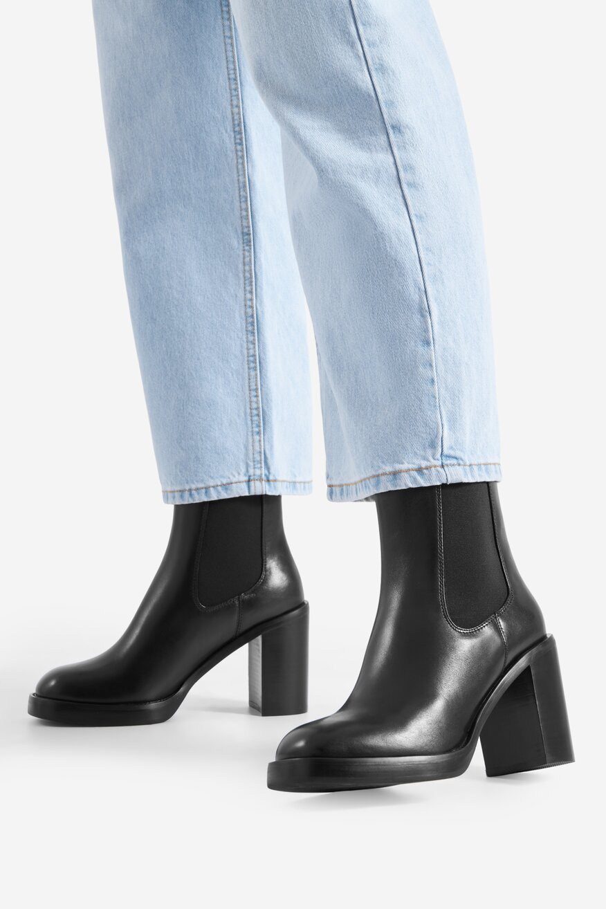 Botki skórzane na słupku