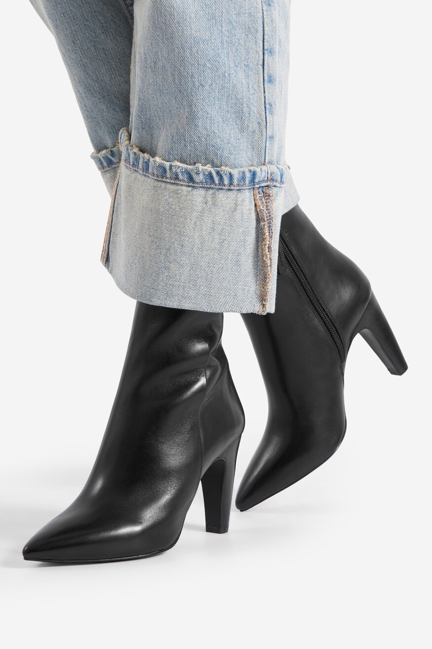 Botki skórzane na słupku