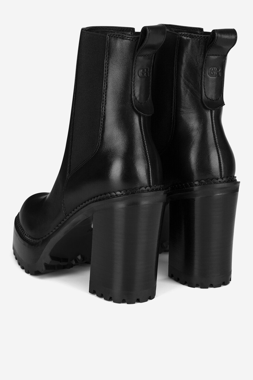 Botki skórzane na słupku