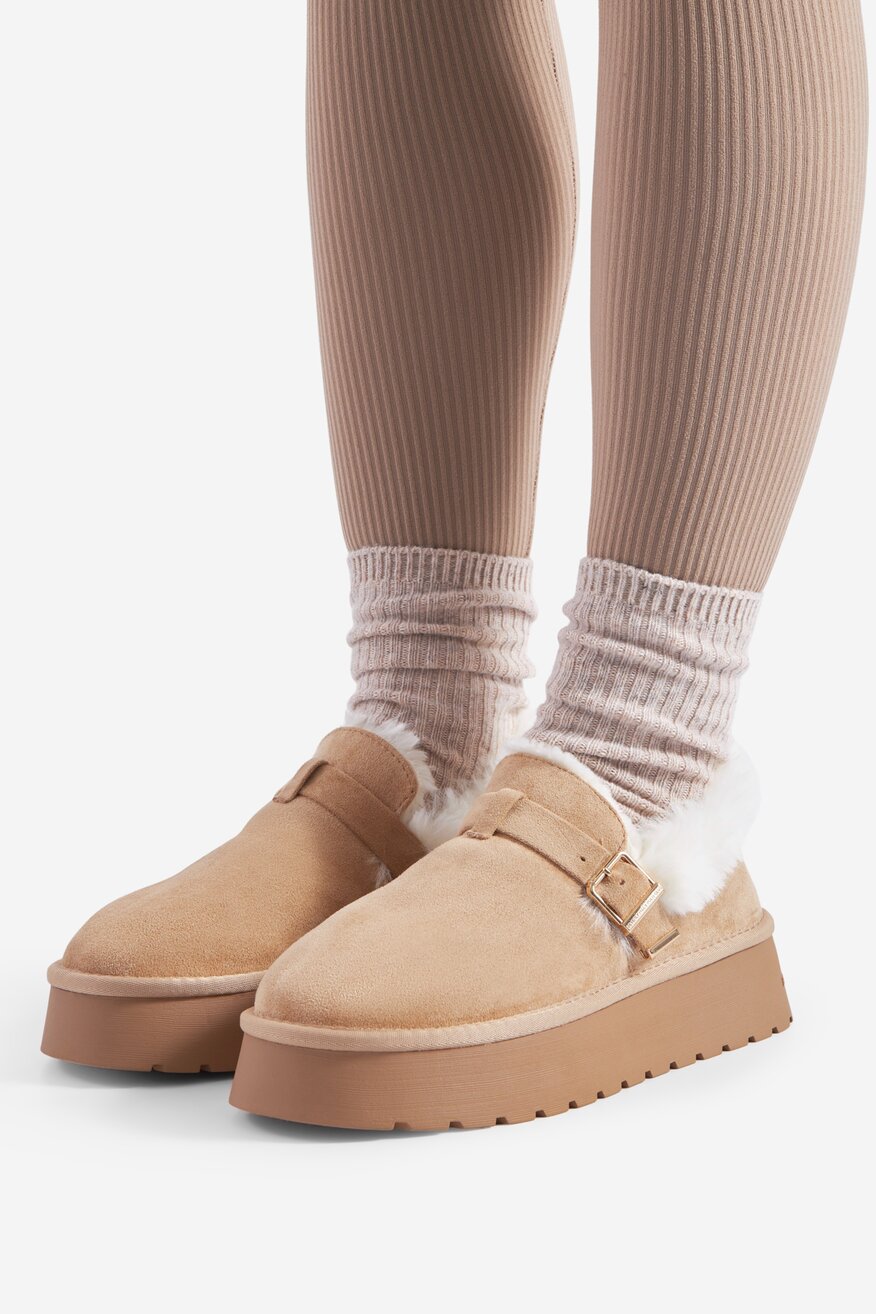 Kapcie na platformie