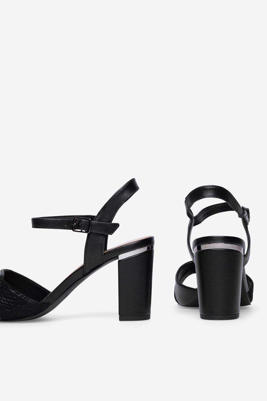 Sandały skórzane na słupku