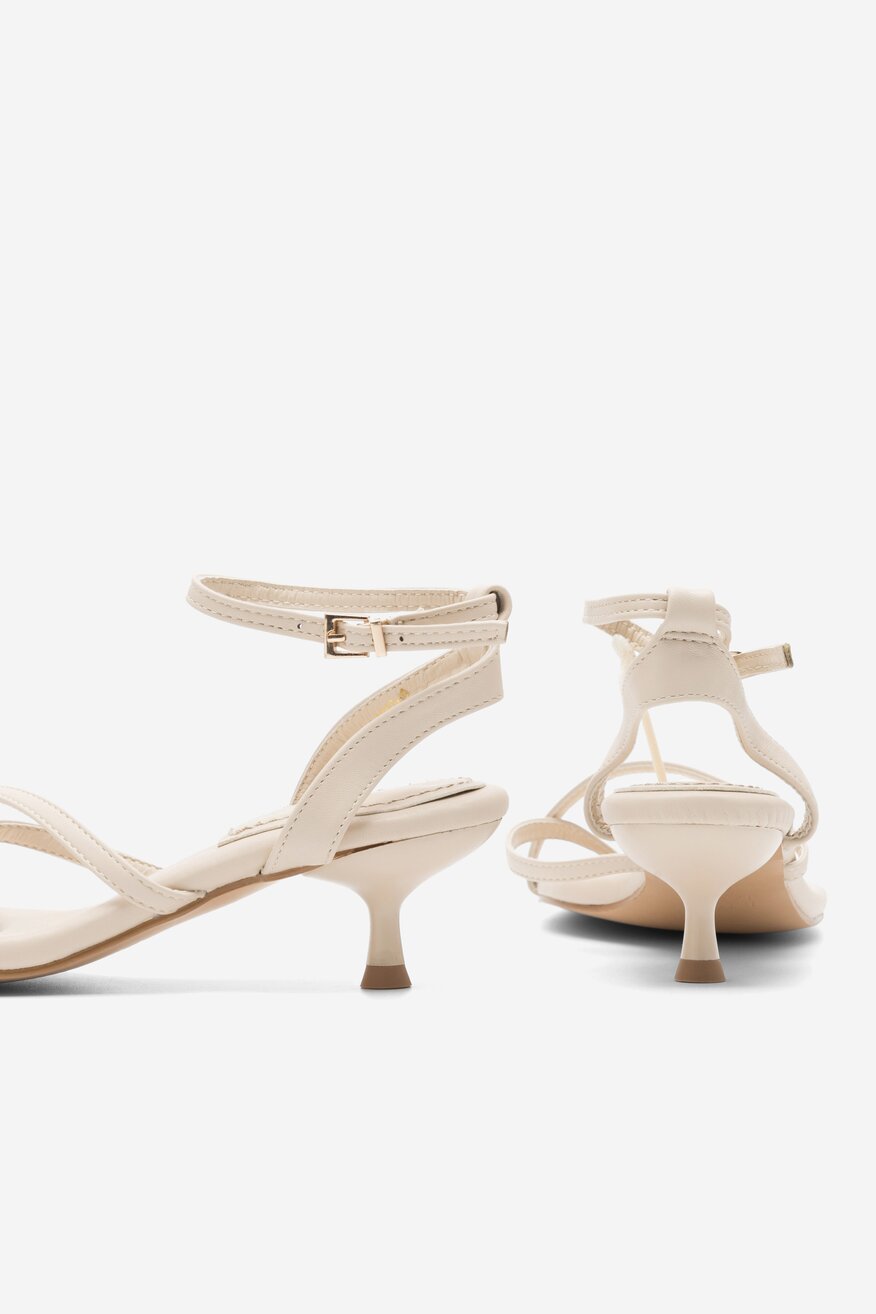 Sandały na obcasie