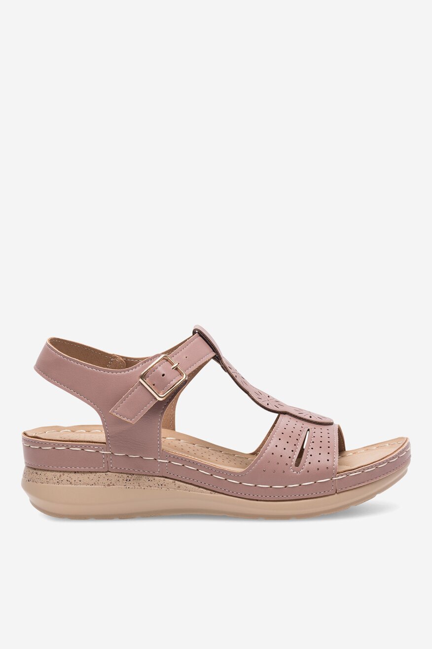 Sandały na koturnie