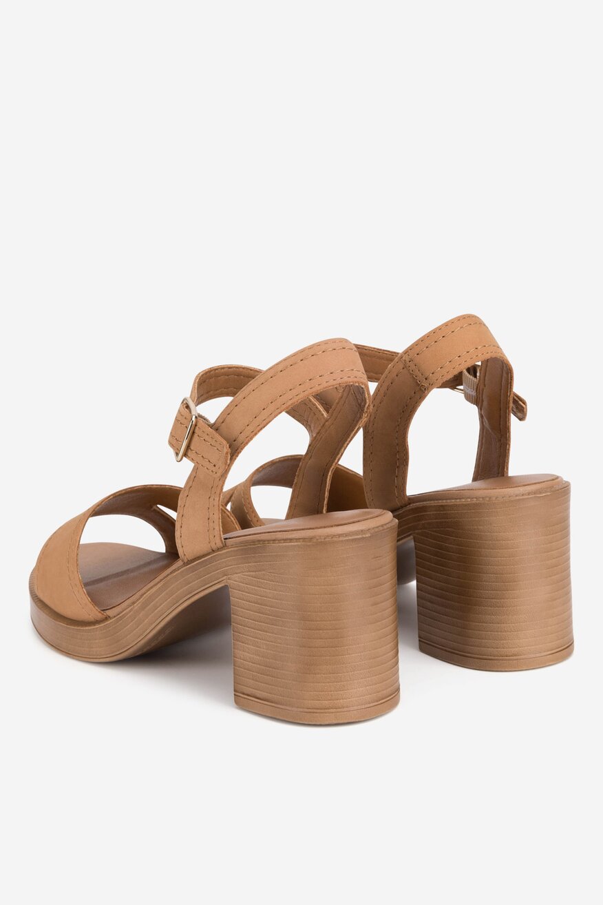 Sandały skórzane na słupku