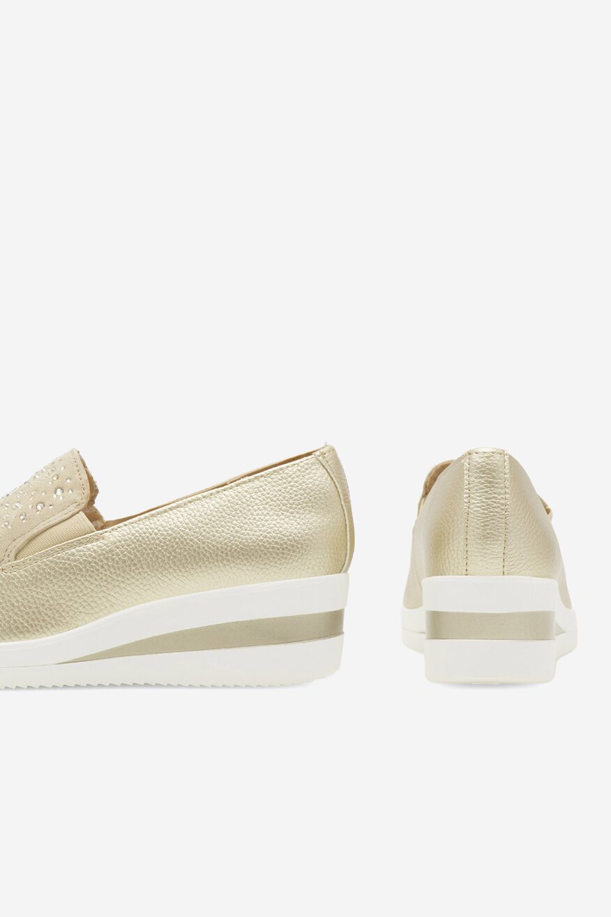 Mokasyny na koturnie