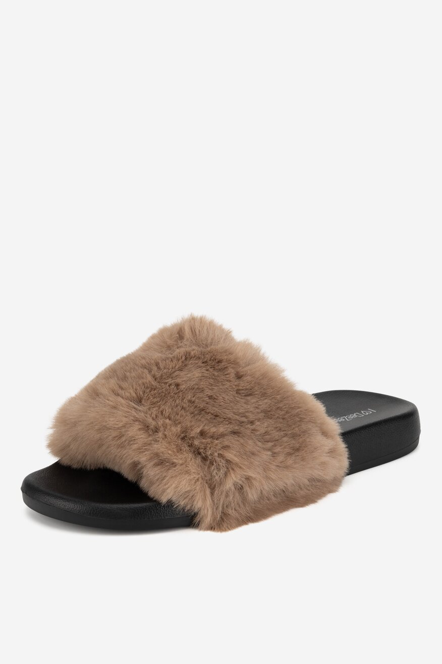 Klapki z futerkiem
