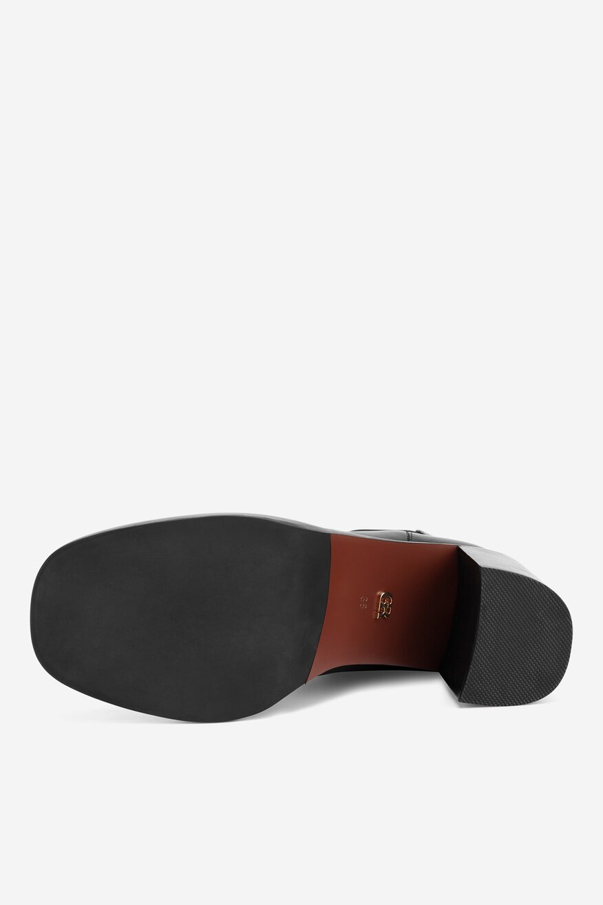 Botki skórzane na słupku