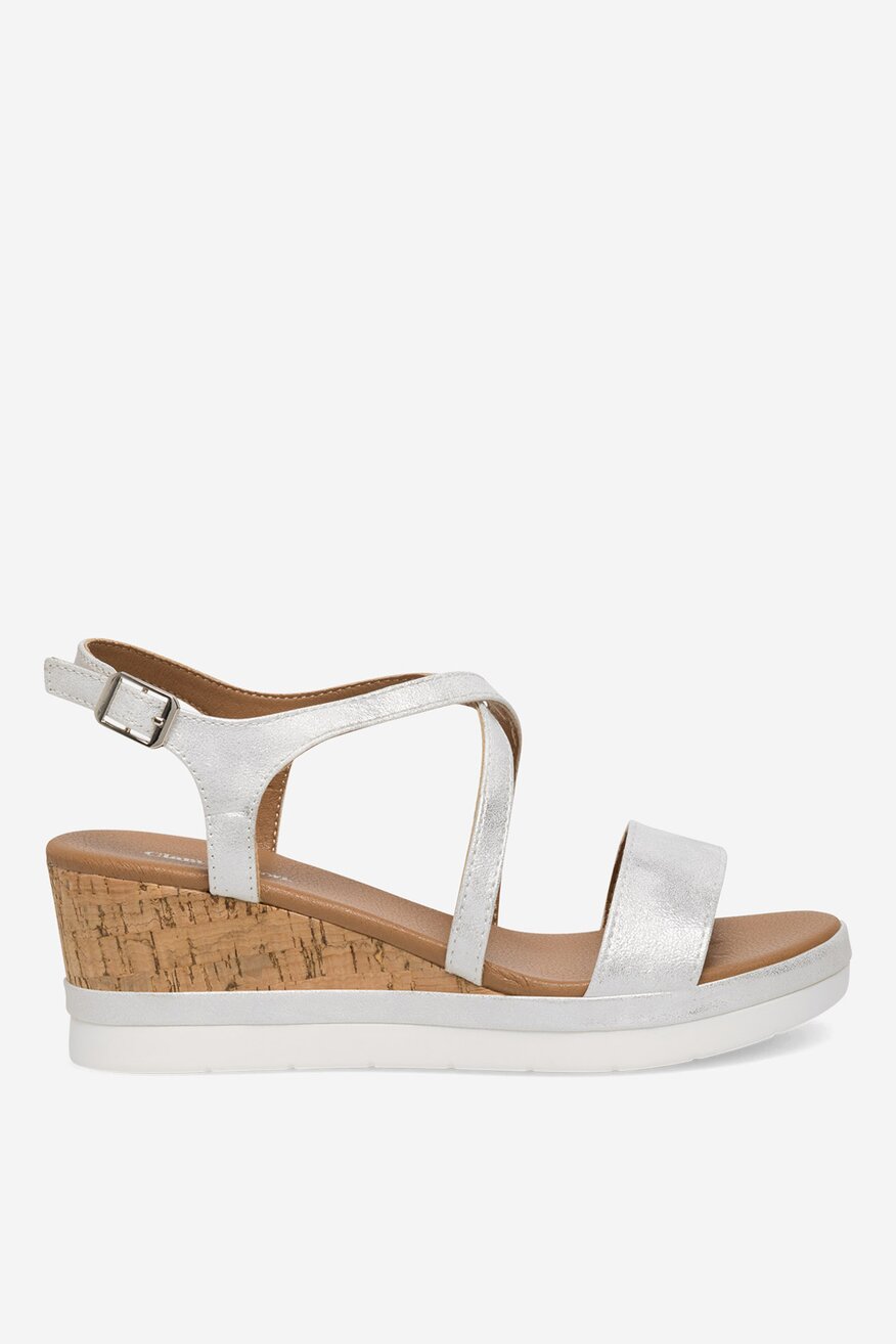 Sandały na koturnie