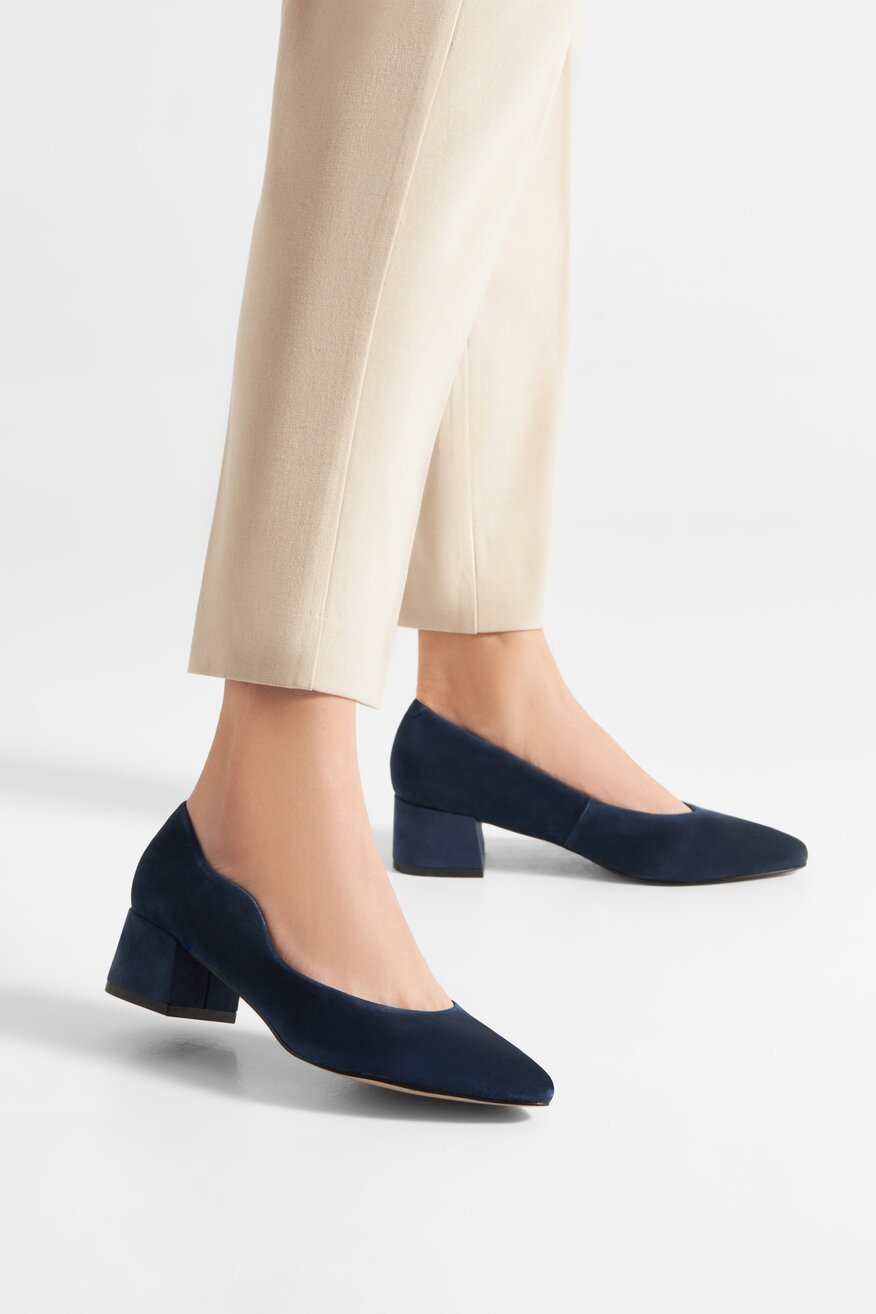 Czółenka skórzane na słupku