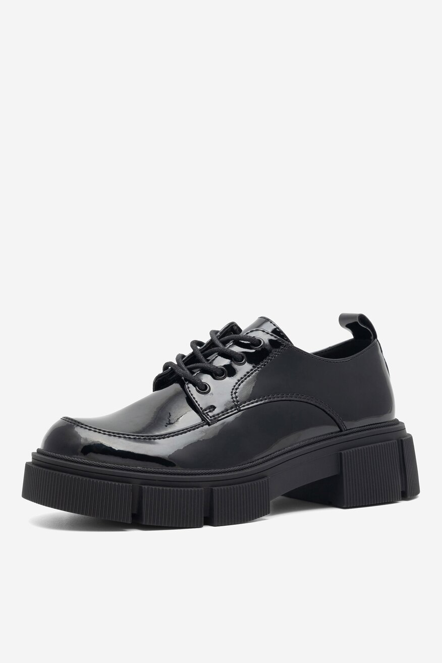 Półbuty lakierowane