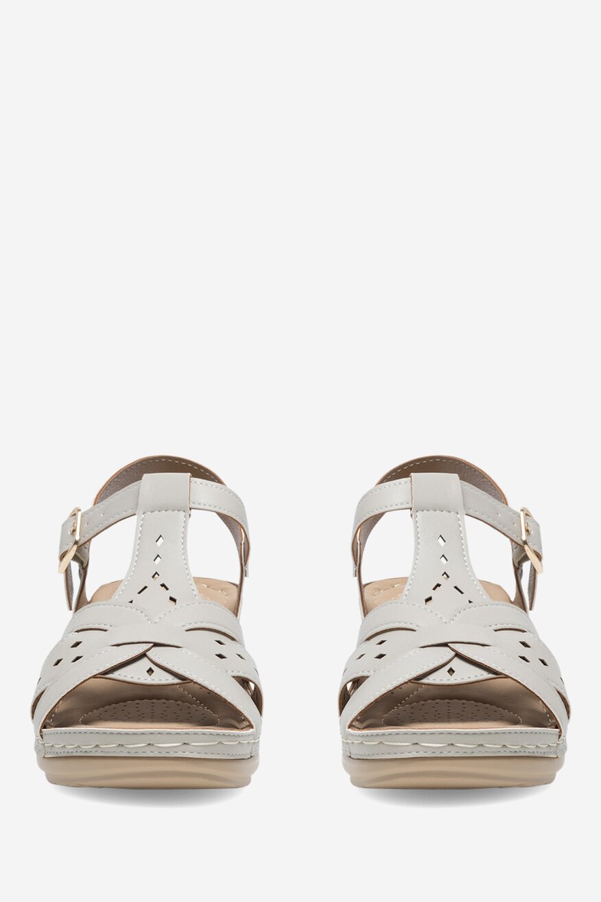 Sandały na koturnie