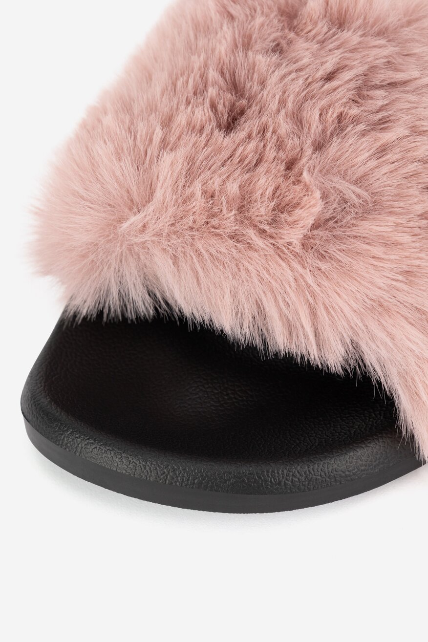 Klapki z futerkiem