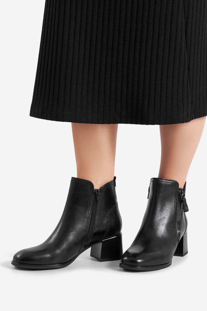 Botki skórzane na słupku