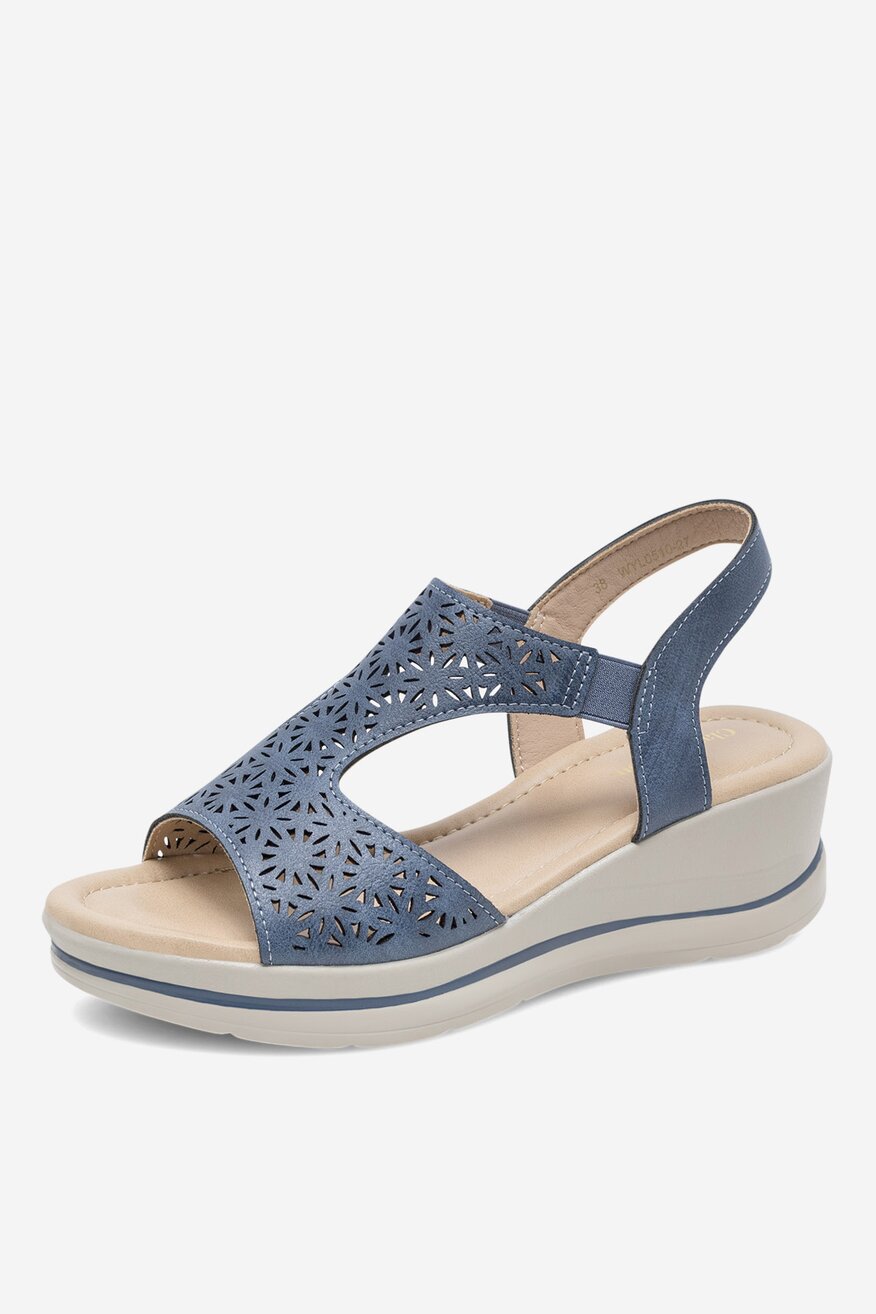 Sandały na koturnie