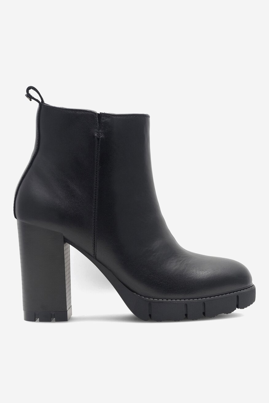 Botki skórzane na słupku