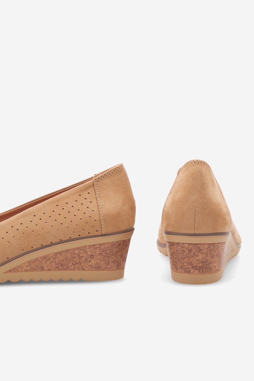 Sandały na koturnie